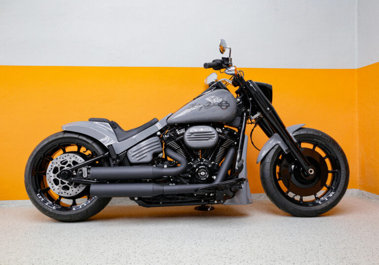 Grey Phantom Fat Boy Harley Custombike Windkess